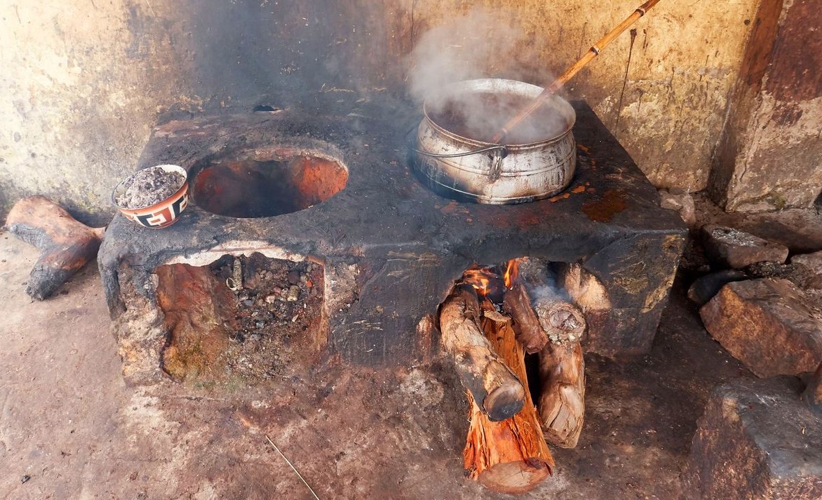 Food vendors resort to firewood because of high cost of gas
