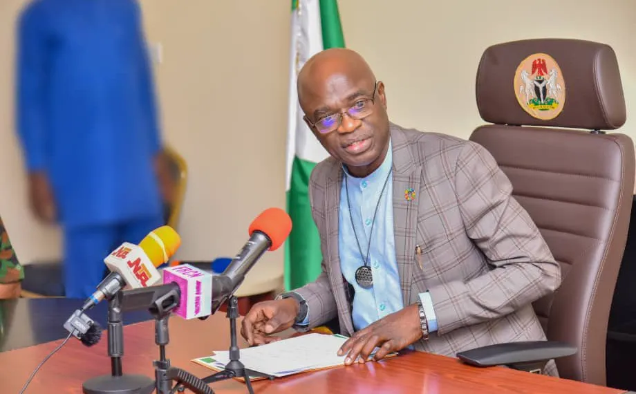 Governor Alia presents sports utility vehicles to Benue state judges