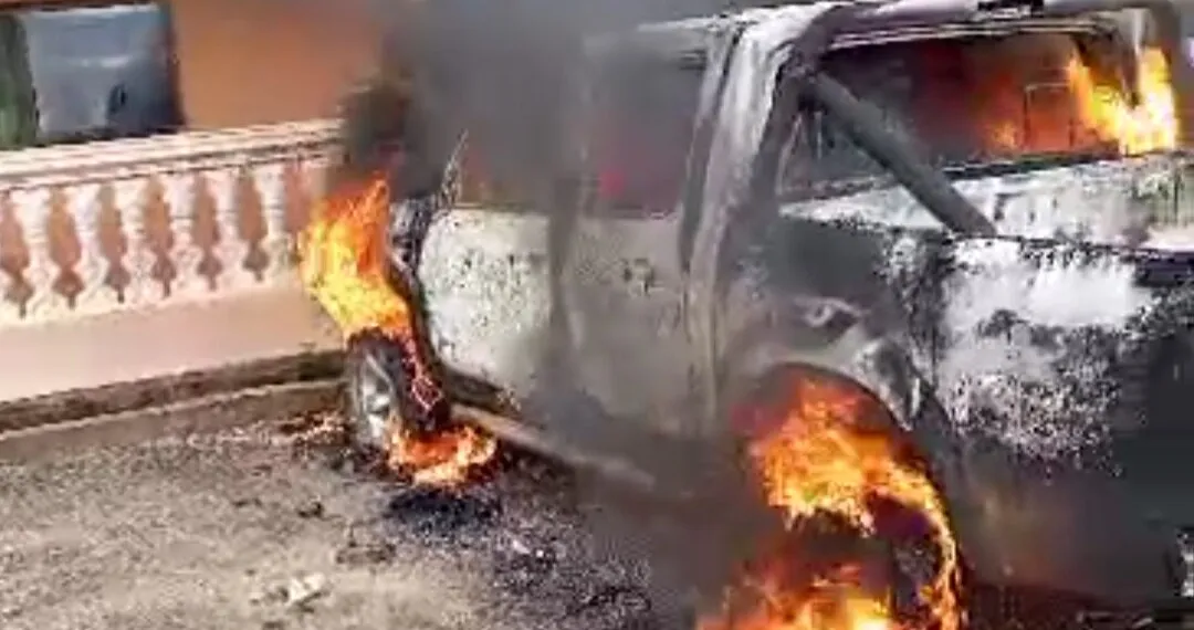 Gunmen attack council headquarters in Anambra state, set ablaze vehicles