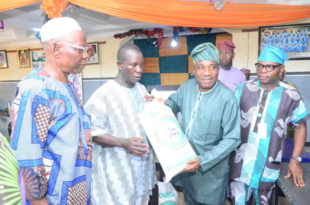 Ogun state government begins sales of subsidized rice to pensioners, as head of service supervise exercise