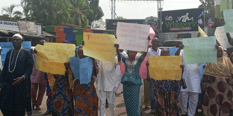 Olorunda residents protest alleged interference by neigbouring Imala community