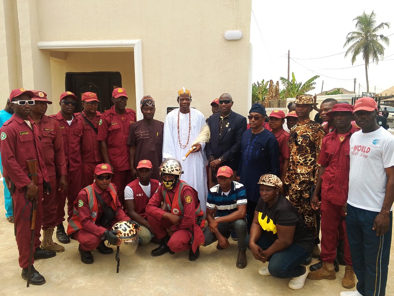 Ogun state traditional ruler, Oba James Saliu donates security outposts to amotekun, vigilante group