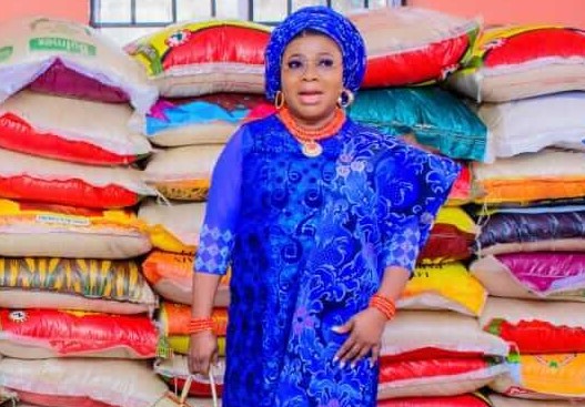 Ileya Festival: Olori Afolabi distributes rice to Apomu residents launches food bank