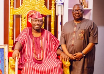 Dapo Olorunyomi visits Alaafin of Oyo