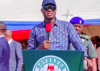Governor suspends 87 officials for not attending official event