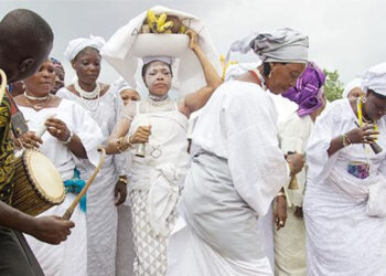 Security operatives prevent traditionalists from participating in Awujale’s burial