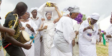 Security operatives prevent traditionalists from participating in Awujale’s burial