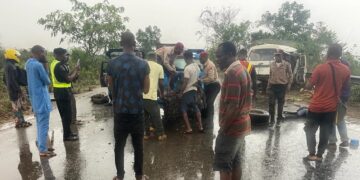 Governor Okpebholo rescues accident victims on Benin–Auchi road