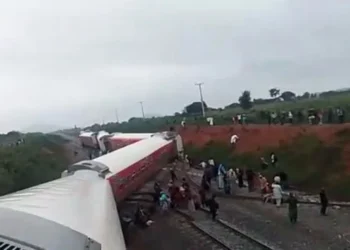 Abuja-Kaduna train derails