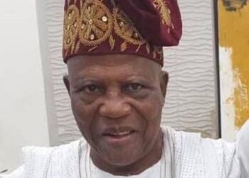 Ambassador Isola greets veteran journalist, Nojeem Jimoh, at 73