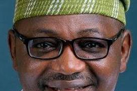 Penpushing member, Gboyega Isiaka donates 100 executive chairs Ogun state body of journalists