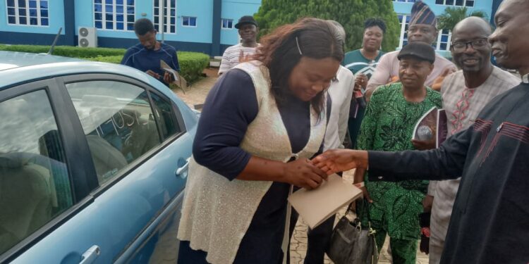Apostle Achudume gives car to General Manager Paramount F.M, Oluremi Olugbenro