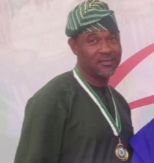 Kaftan Television ace cameraman Sanni Ismail bags 2025 best photo journalist award in Ogun State