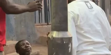 Man caught on video trying to lure child hawker with ₦1,000 for sex