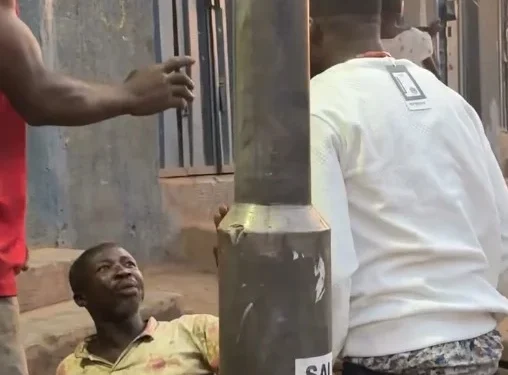 Man caught on video trying to lure child hawker with ₦1,000 for sex