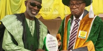 Renowned Islamic scholar Asiwaju Kamal’deen Akintunde bags community award for promotion of youth development