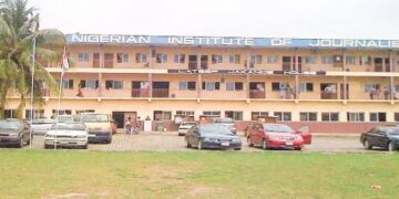 Customs boss, Adewale Adeniyi pledges construction of 2-storey building at Nigerian Institute of Journalism