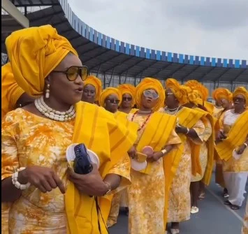Parents outshine students at school inter-house sports, appear in coordinated aso-ebi