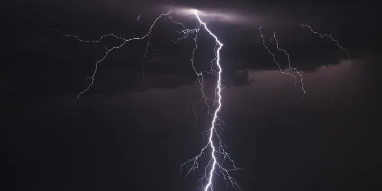 Lightning kills 14-year-old student