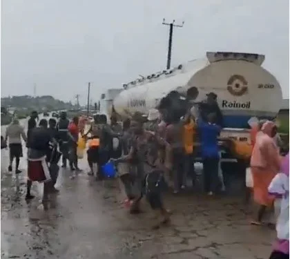 Residents scoop fuel from leaking tanker in Delta State