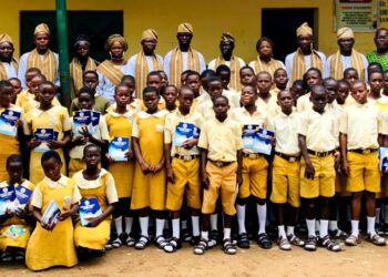40 Years After: Egba Obafemi Community Grammar School ’86 set returns, donates books to students