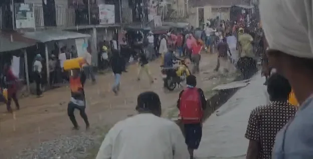 Residents loot warehouse after cheap food scam in Osogbo